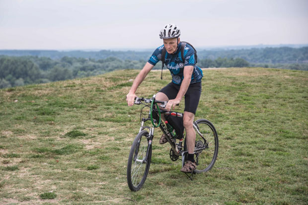 Ирски хуманитарац на бициклу сакупља новац за школовање Рома